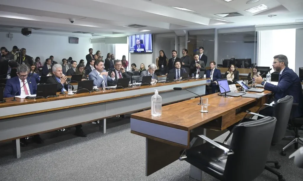 Senado adia votação de política para minerais estratégicos após pedido de vista coletiva