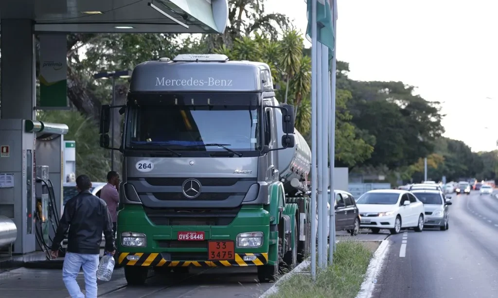 Senado aprova novas regras para frete mínimo rodoviário antes de MP expirar