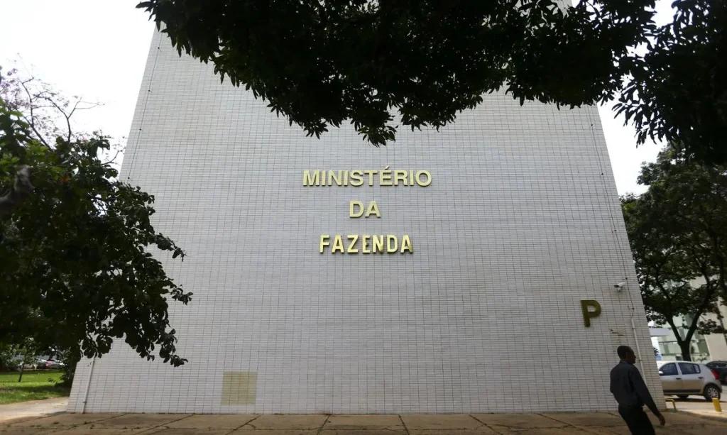 Governo cogita STF contra PEC de aposentadoria especial para agentes de saúde