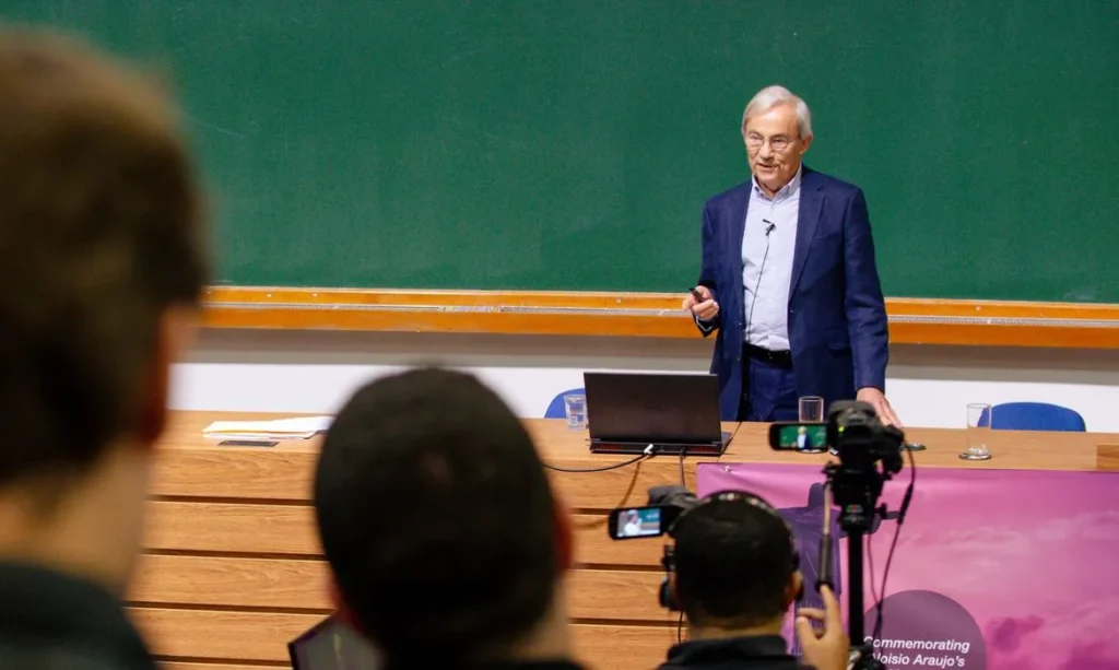 Nobel de Economia: “IA não causa desemprego em massa, mas exige novas habilidades”