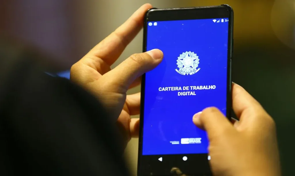 Desemprego em queda livre: Brasil registra menor taxa em 12 anos no 2º trimestre