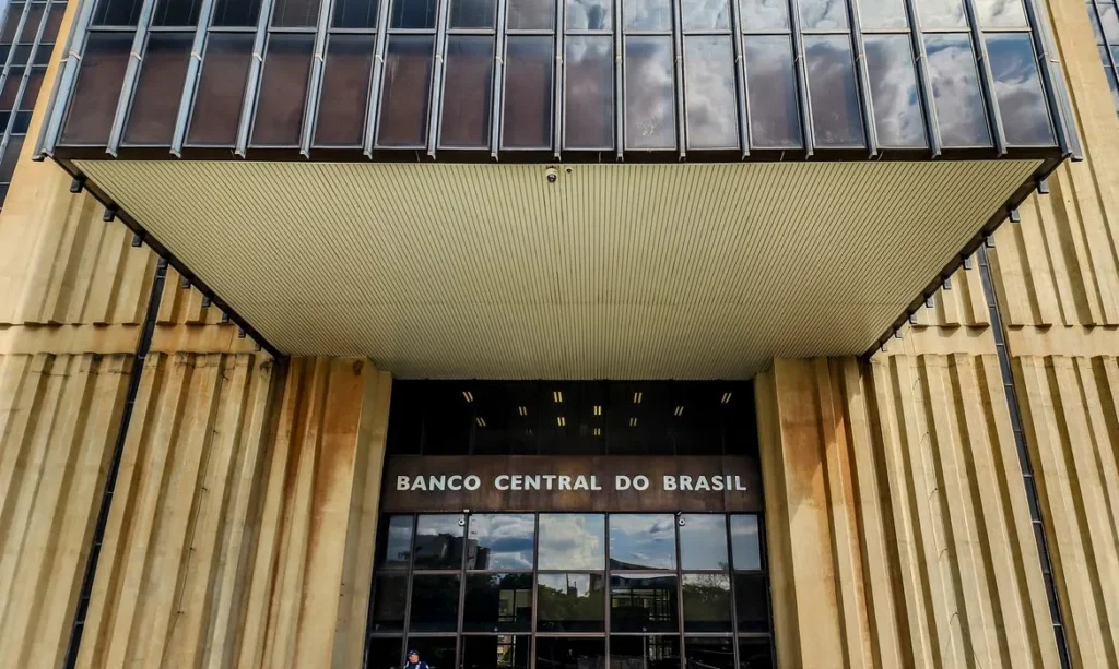 Copom inicia debate sobre juros: mercado aposta em pausa na Selic