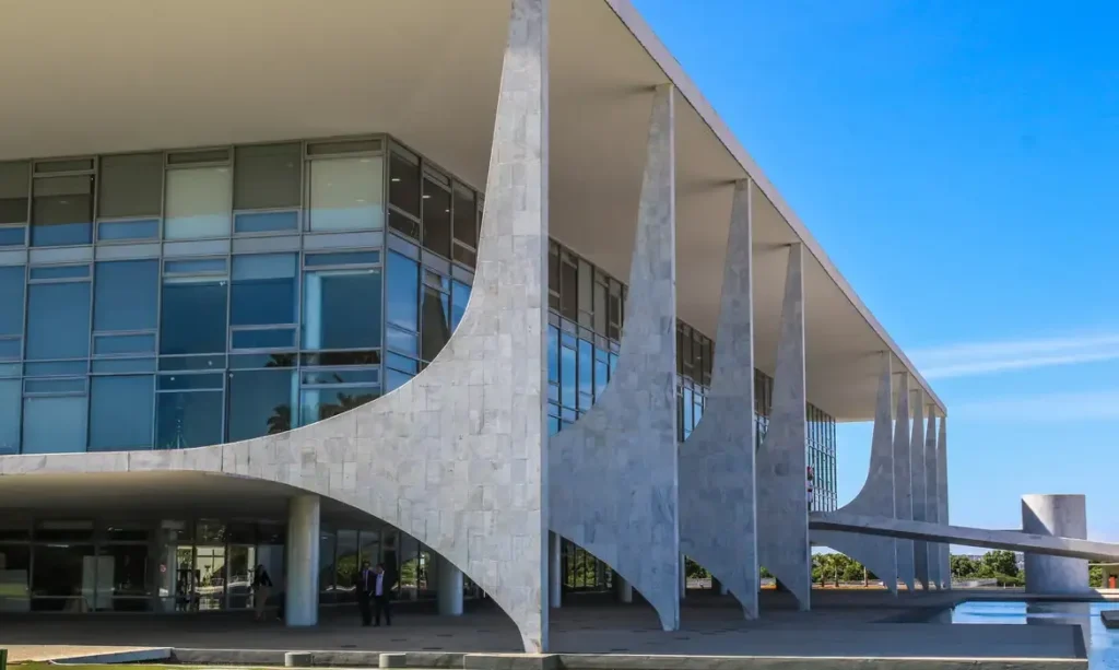 Brasil repudia revogação de visto de embaixadora nos EUA e acusa medidas hostis