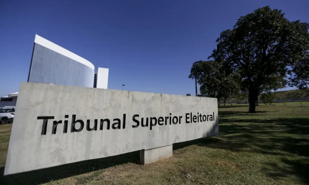 TSE lança conselho inédito para combater IA e fake news nas eleições
