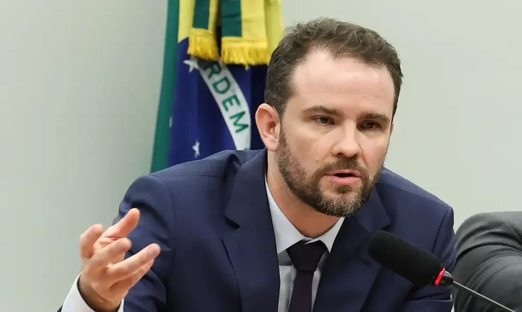 Ministro da Fazenda defende ações do governo federal em crise do BRB
