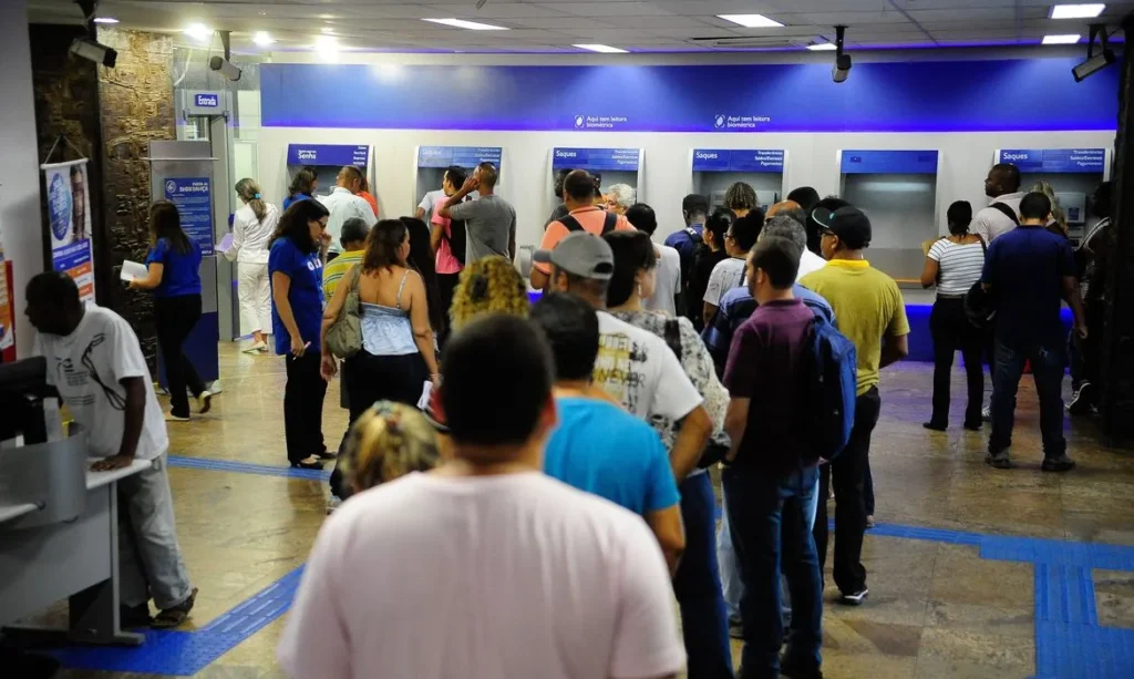 Bancários anunciam paralisação nacional de 24 horas nesta quinta-feira