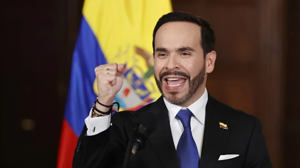 Presidente colombiano Abelardo de la Espriella encerra negociações de paz e estreita laços com EUA