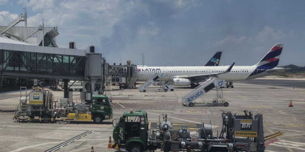 Petrobras eleva preço do querosene de aviação em quase 14% com impacto da guerra no Oriente Médio