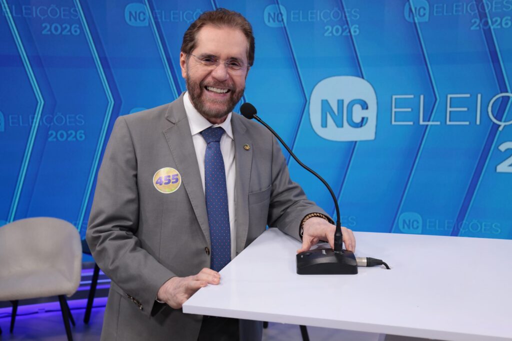 Em debate, Plínio Valério diz que senador precisa “ter coragem” em Brasília