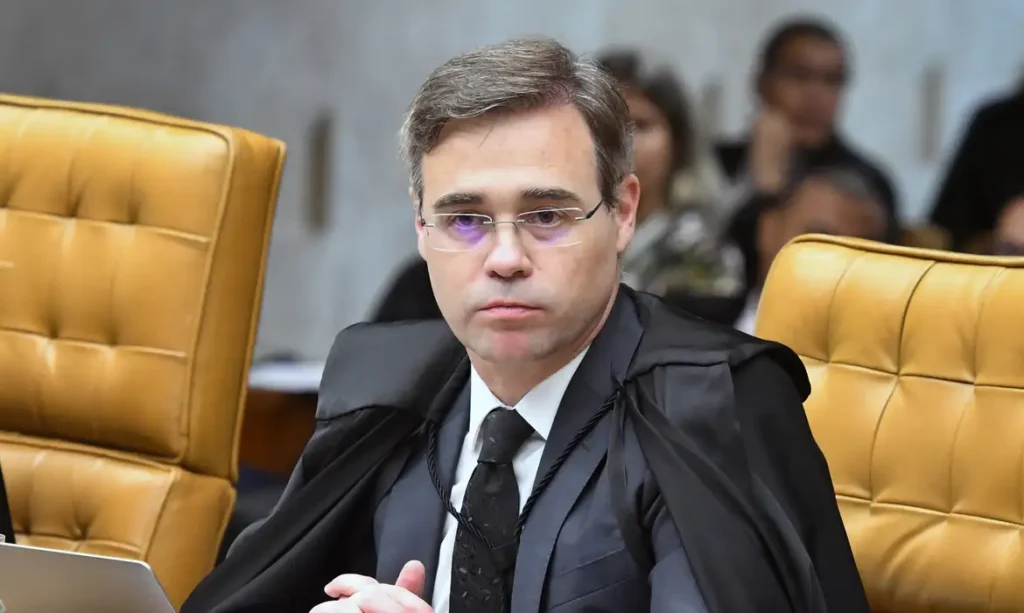 Mendonça avisou Messias e ministro da Justiça antes de afastar Andrei da PF