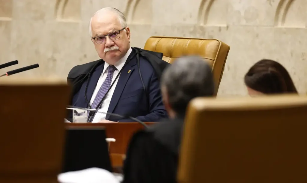 Fachin suspende procedimentos que investiguem ministros do STF e centraliza análise na Presidência