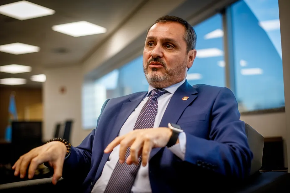 Mendonça afasta diretor-geral da PF em decisão ligada ao caso Banco Master