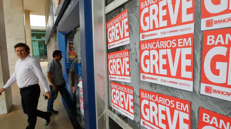 Bancários da Caixa Econômica Federal iniciam greve por tempo indeterminado em todo o país