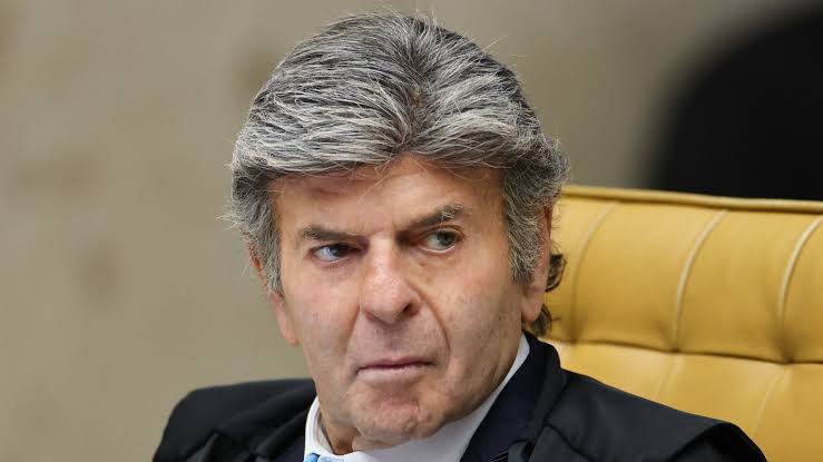 Fux suspende decisão de Dino e restabelece ordem do TSE contra posts sobre Flávio Bolsonaro e Nossa Senhora Aparecida
