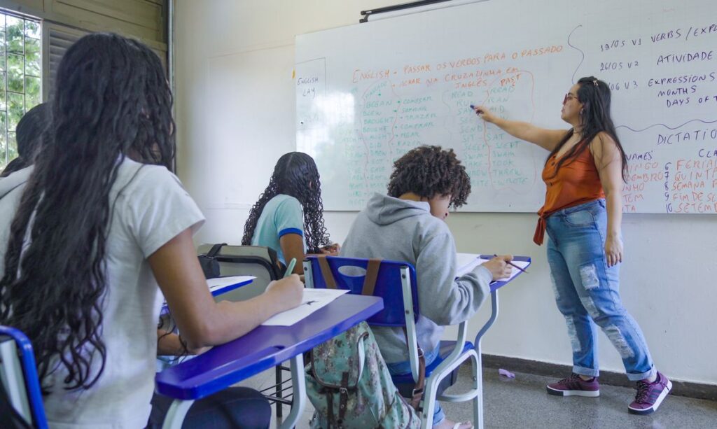 Aulas em escolas privadas do DF: funcionamento normal se não forem locais de votação