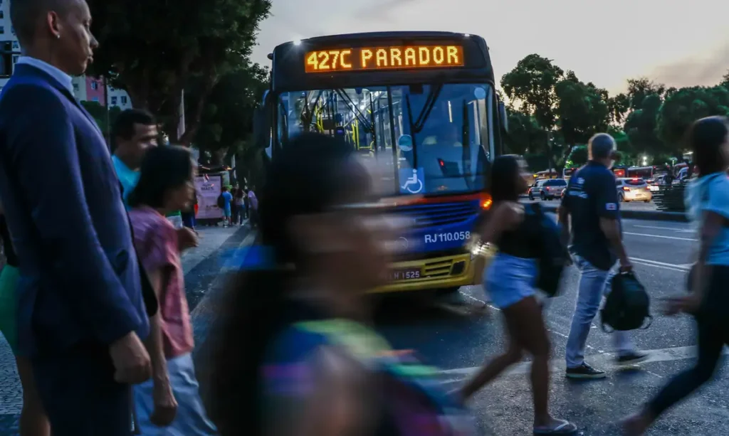 Solidão e exaustão: os novos motivos por trás da abstenção eleitoral no Brasil