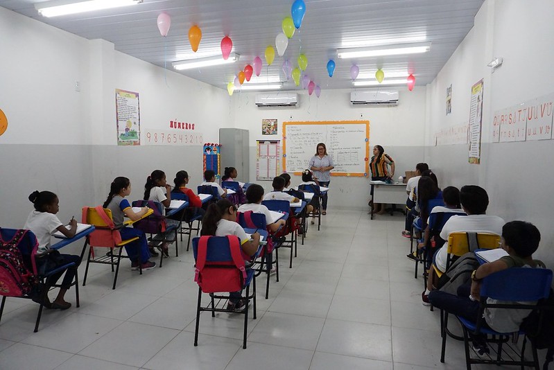 Fumaça e poluição do ar levam à suspensão das aulas na UEA e na rede municipal de Manaus