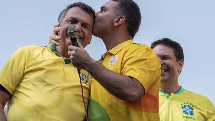 PGR não se opõe a que Flávio Bolsonaro volte a visitar Jair antes do fim da suspensão