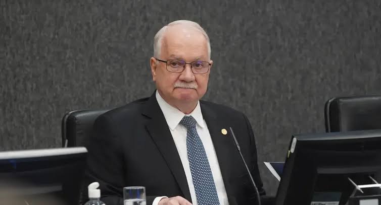 PF aguarda reunião com Fachin para decidir o que fazer com menções a ministros no celular de Vorcaro