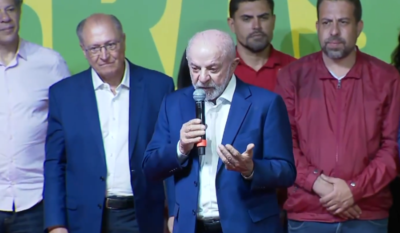“O jogo vai começar. Estamos na prorrogação”, diz Lula ao confirmar segundo turno contra Flávio Bolsonaro
