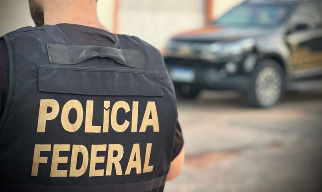 PF investiga broches com câmera usados para filmar voto em Cabo Frio