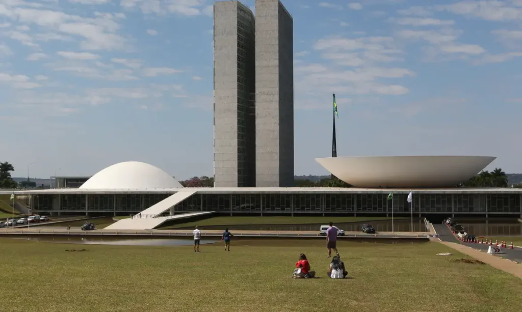 Senado pode votar PEC do fim da escala 6×1 em tempo recorde nesta quarta