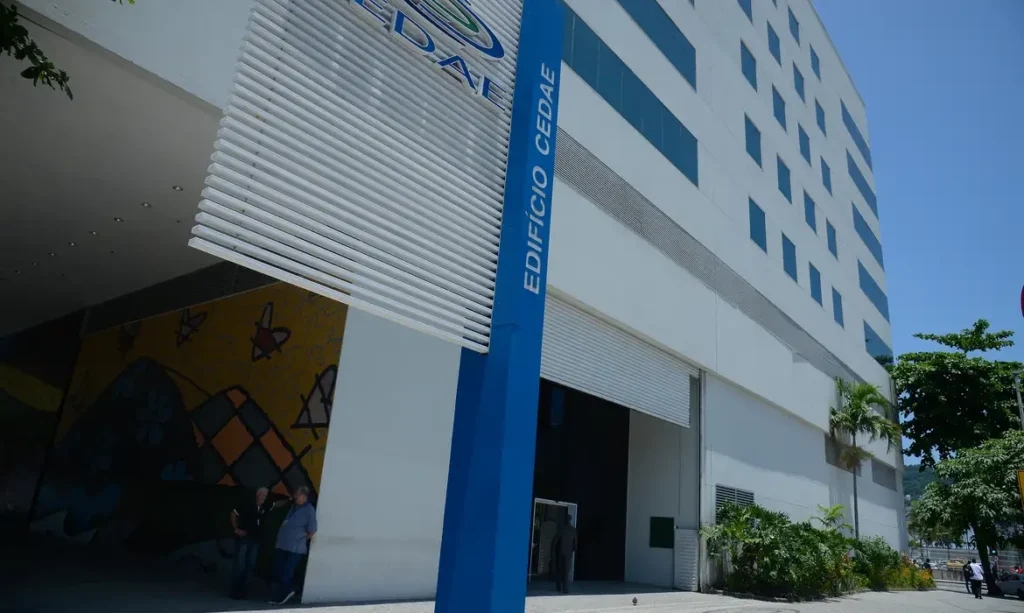 Governo do RJ aponta desvio de R$ 400 milhões em plano de saúde de ex-funcionários da Cedae