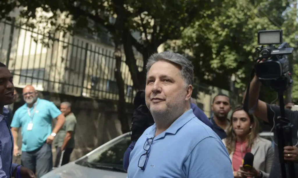 Garotinho desiste de recurso e eleição para governador do RJ pode ter 1º turno