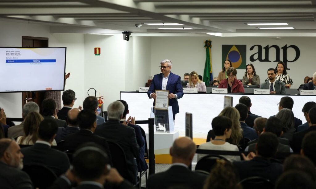 Leilão do pré-sal: 7 de 13 blocos são arrematados e governo arrecada R$ 530 milhões